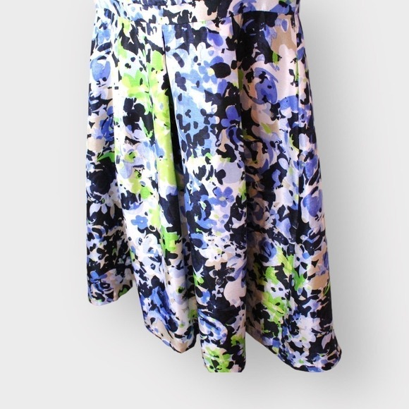 Floral V-neck Dress by Evan Picone White, Periwinkle, Blue, and Green Size 8 - Picture 5 of 15